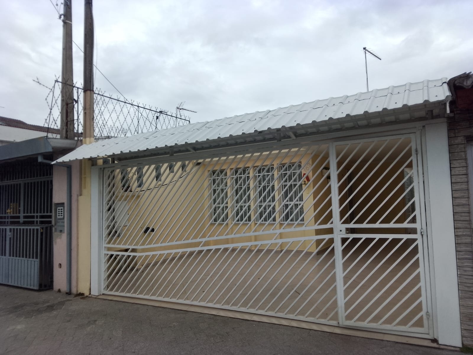 SOBRADO A VENDA BAIRRO MOGILAR SOBRADO A VENDA BAIRRO MOGILAR